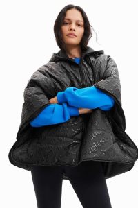 Desigual Polstrované logo poncho Bundy Damske | RYXN-92041