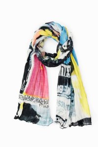Desigual Rectangular crinkled newspaper foulard Satky Damske | PWQK-10275